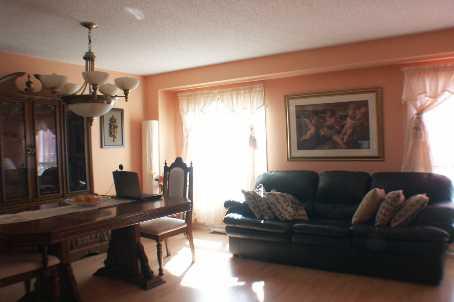 98 - 2 Claybrick Crt, Townhouse with 3 bedrooms, 2 bathrooms and 2 parking in Brampton ON | Image 6