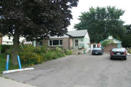 861 Dundas St W, House detached with 3 bedrooms, 2 bathrooms and 4 parking in Whitby ON | Image 1