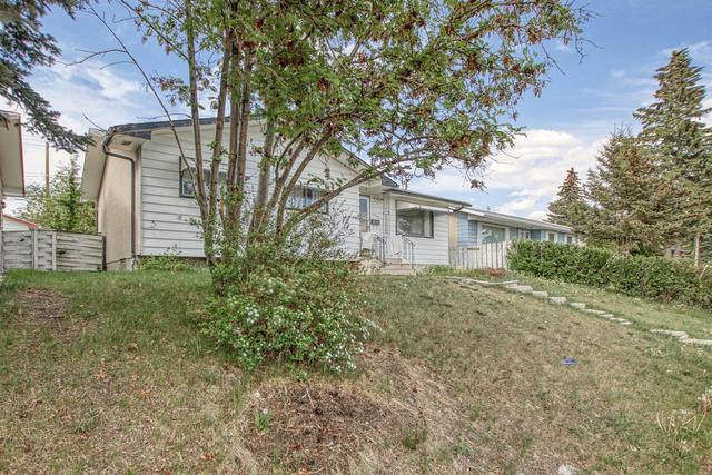 4220 Marwood Road Ne, House detached with 5 bedrooms, 2 bathrooms and 2 parking in Calgary AB | Image 2