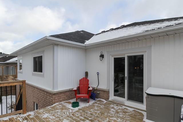 48 Regina Blvd, House detached with 2 bedrooms, 4 bathrooms and 6 parking in Wasaga Beach ON | Image 11