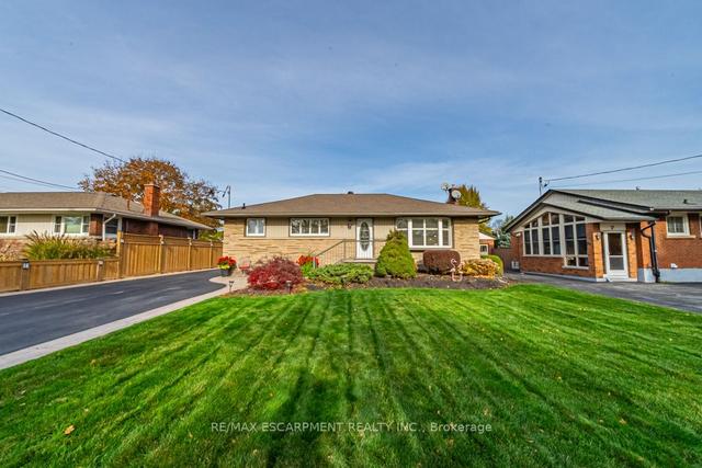 5 Regina Ave, House detached with 6 bedrooms, 2 bathrooms and 6 parking in St. Catharines ON | Image 1