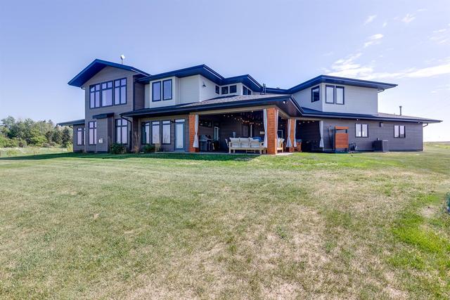 39504 Range Road 282, House detached with 5 bedrooms, 4 bathrooms and null parking in Lacombe County AB | Image 2