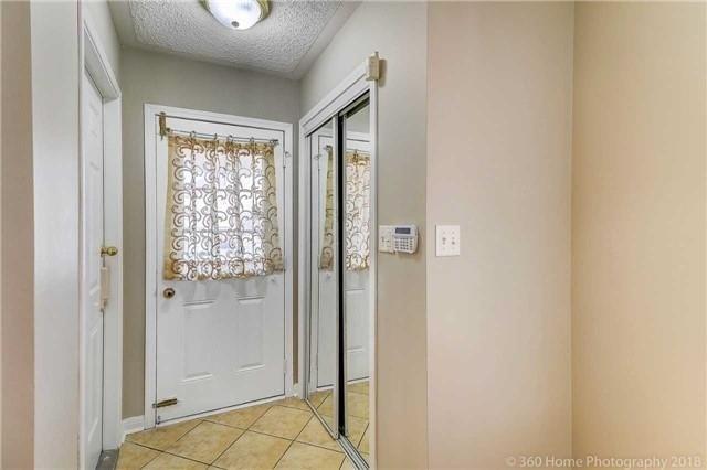 102 Dwyer Dr, House semidetached with 3 bedrooms, 3 bathrooms and 2 parking in Brampton ON | Image 2