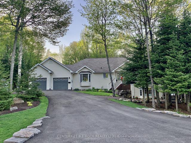 24 Birchwood Dr, House detached with 3 bedrooms, 3 bathrooms and 8 parking in Huntsville ON | Image 1