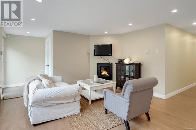 1952 Runnymede Ave, House detached with 6 bedrooms, 5 bathrooms and 6 parking in Victoria BC | Image 63
