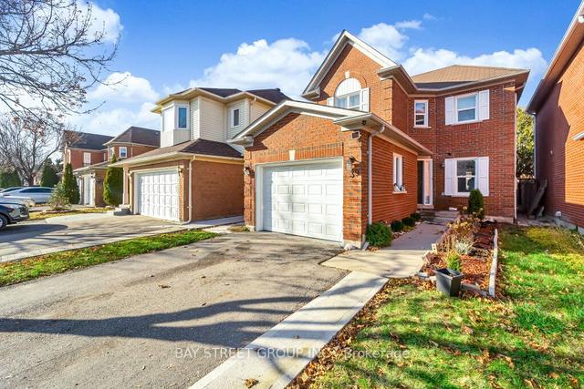 39 Blue Spruce St, House detached with 3 bedrooms, 4 bathrooms and 5 parking in Brampton ON | Image 1