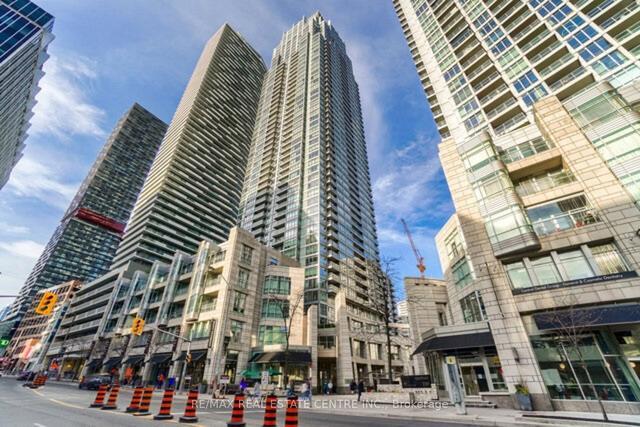 3711 - 2191 Yonge St, Condo with 2 bedrooms, 3 bathrooms and 1 parking in Toronto ON | Image 1