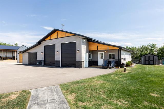39041a Range Road 12, House detached with 4 bedrooms, 3 bathrooms and null parking in Red Deer County AB | Image 4