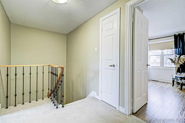 80 Hillhurst Cres, House attached with 3 bedrooms, 3 bathrooms and 4 parking in Clarington ON | Image 4