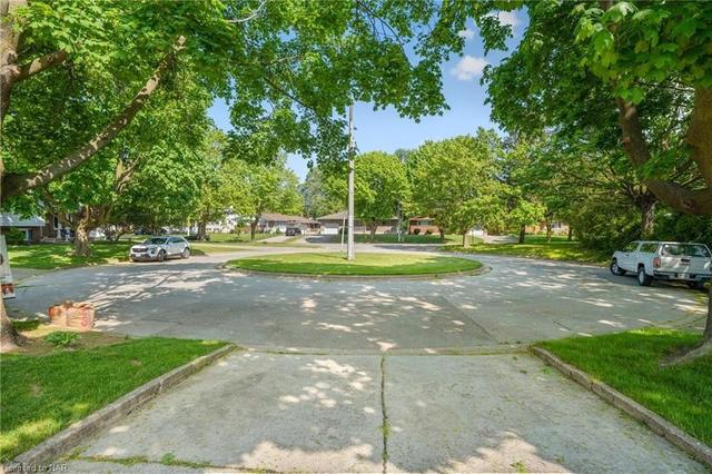 2 Minto Court, House detached with 3 bedrooms, 2 bathrooms and null parking in St. Catharines ON | Image 46