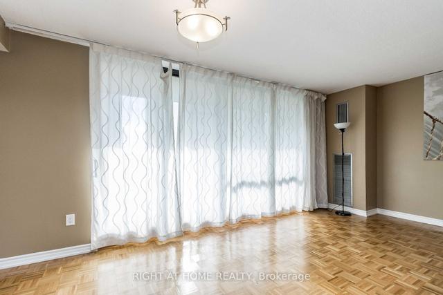 1411 - 177 Linus Rd, Condo with 2 bedrooms, 2 bathrooms and 1 parking in Toronto ON | Image 11