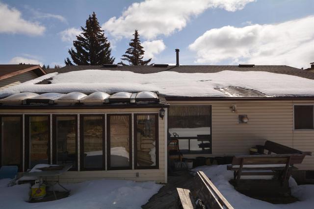 92 Edgewood Drive Nw, House detached with 3 bedrooms, 2 bathrooms and 4 parking in Calgary AB | Image 8