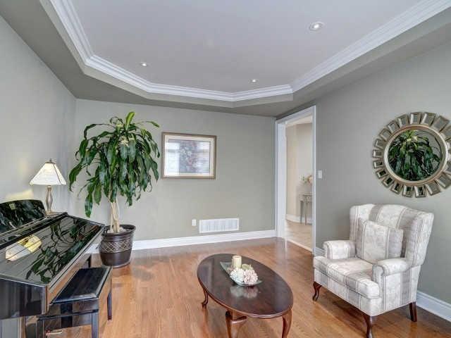 6748 Golden Hills Way, House detached with 4 bedrooms, 4 bathrooms and 2 parking in Mississauga ON | Image 4