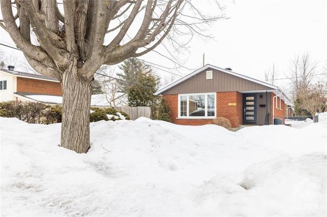 2357 Edwin Crescent, House detached with 3 bedrooms, 1 bathrooms and 3 parking in Ottawa ON | Image 1