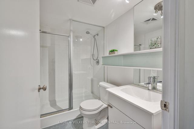 733 - 111 Elizabeth St, Condo with 2 bedrooms, 2 bathrooms and 1 parking in Toronto ON | Image 14