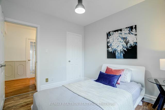 11 Palacky St W, House detached with 3 bedrooms, 2 bathrooms and 3 parking in Toronto ON | Image 9