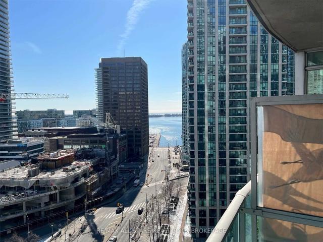 1610 - 18 Yonge St, Condo with 1 bedrooms, 1 bathrooms and 0 parking in Toronto ON | Image 3