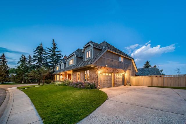 568 Coach Grove Road Sw, House detached with 5 bedrooms, 4 bathrooms and 4 parking in Calgary AB | Image 2
