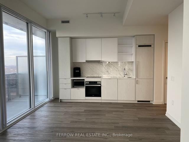 7001 - 55 Cooper St, Condo with 2 bedrooms, 2 bathrooms and 0 parking in Toronto ON | Image 11