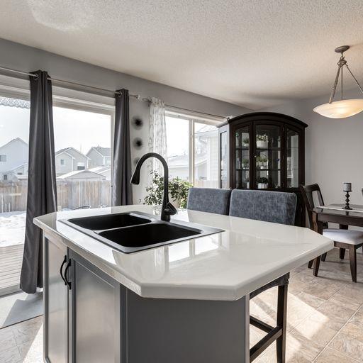 81 Prestwick Avenue Se, House detached with 3 bedrooms, 3 bathrooms and 2 parking in Calgary AB | Image 13