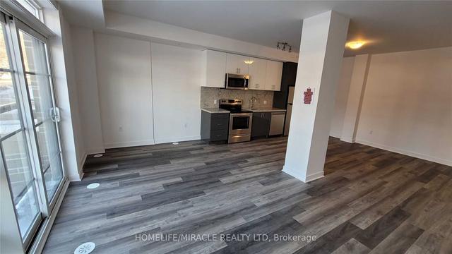 17 - 57 Finch Ave W, Townhouse with 3 bedrooms, 3 bathrooms and 1 parking in Toronto ON | Image 1