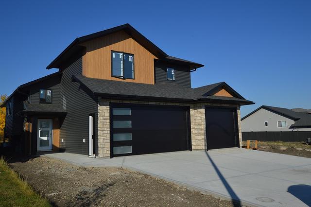 9302 103 Street, House detached with 5 bedrooms, 3 bathrooms and 6 parking in Sexsmith AB | Image 1