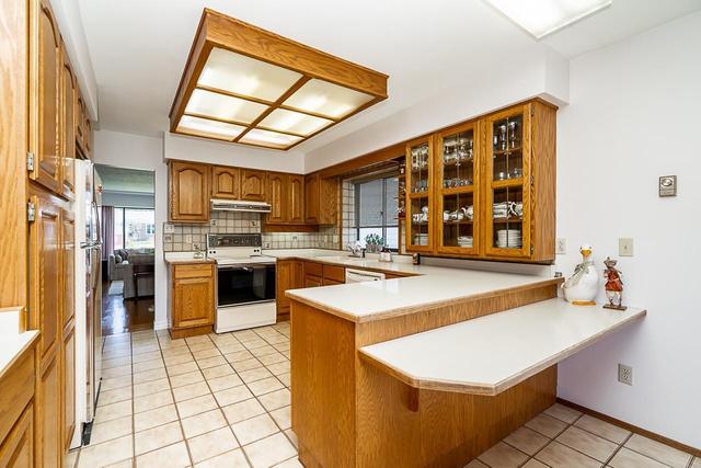983 Caithness Crescent, House detached with 5 bedrooms, 2 bathrooms and 4 parking in Port Moody BC | Image 8