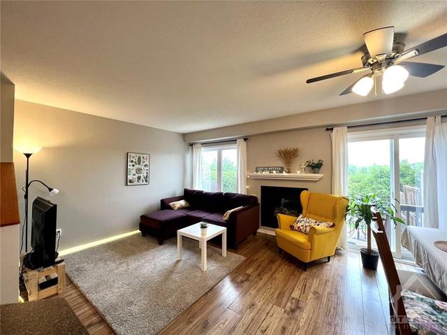 322 Hillsboro Private, Townhouse with 3 bedrooms, 3 bathrooms and 2 parking in Ottawa ON | Image 6