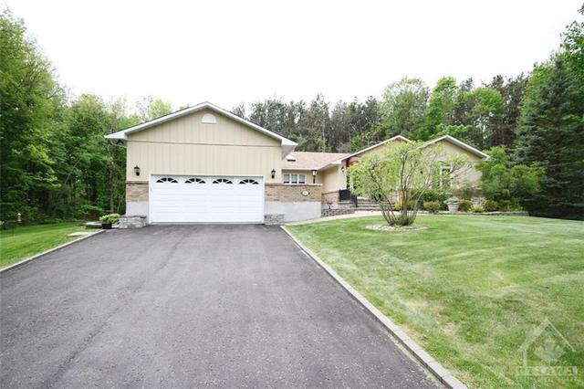 16 Kimini Drive, House detached with 3 bedrooms, 5 bathrooms and 10 parking in Ottawa ON | Image 1