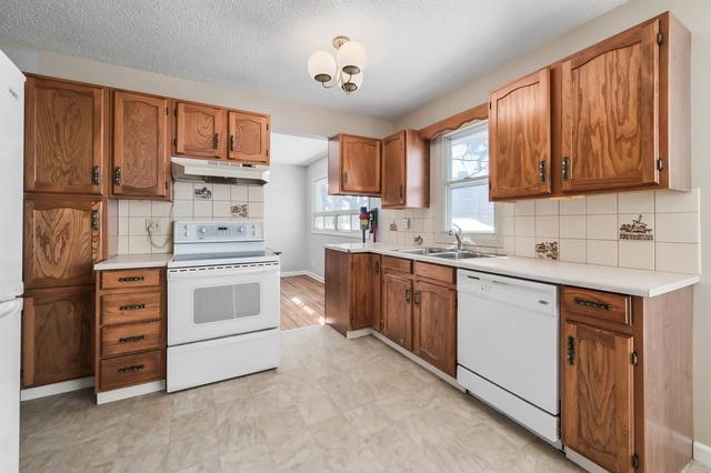 7 Manor Road Sw, House detached with 4 bedrooms, 2 bathrooms and 3 parking in Calgary AB | Image 11