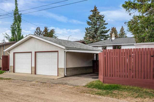 24 Wimbledon Crescent Sw, House detached with 2 bedrooms, 2 bathrooms and 3 parking in Calgary AB | Image 31