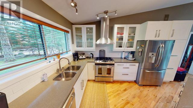 3033 North Rd, House detached with 2 bedrooms, 2 bathrooms and 6 parking in Nanaimo B BC | Image 6