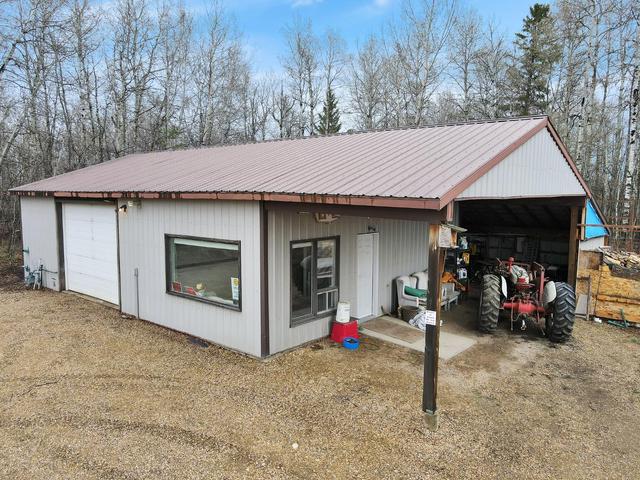 402 - 1219 Township Road, House detached with 3 bedrooms, 3 bathrooms and 10 parking in Lacombe County AB | Image 25