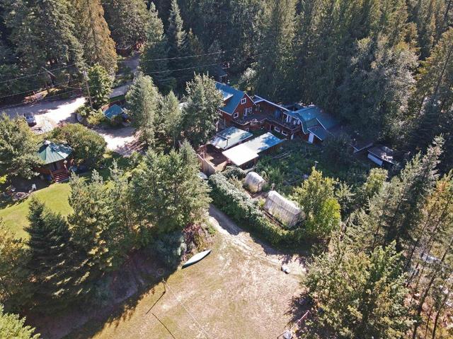 5730 Cedar Creek Road, House detached with 3 bedrooms, 3 bathrooms and null parking in Central Kootenay H BC | Image 6