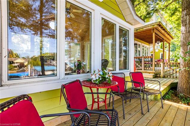 The sunroom even has its own viewing deck! | Image 36