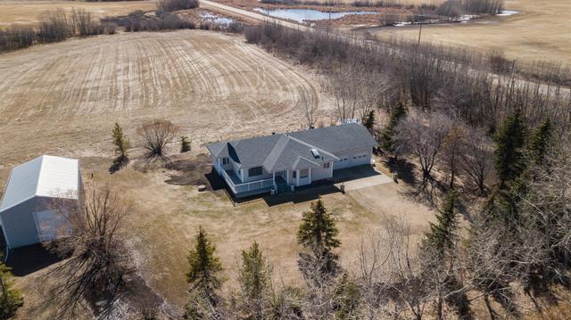 46445 Range Road 200, House detached with 3 bedrooms, 3 bathrooms and null parking in Camrose County AB | Image 2