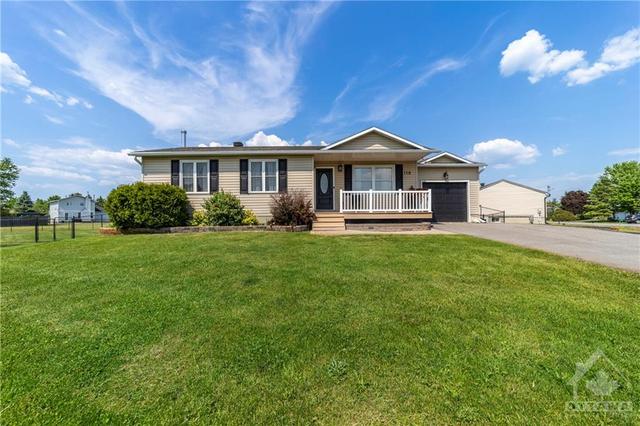 110 Cricket Crescent, House detached with 4 bedrooms, 2 bathrooms and 6 parking in Ottawa ON | Image 1
