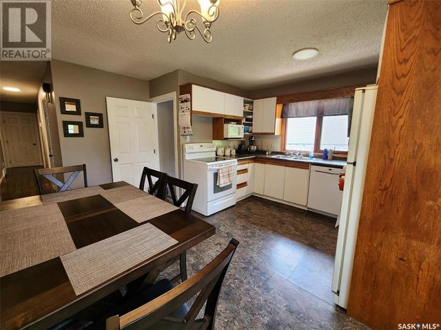 104 1st Avenue N, House detached with 4 bedrooms, 2 bathrooms and null parking in Glenavon SK | Image 13