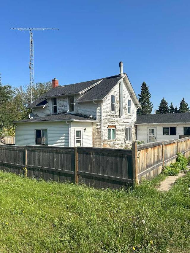 308 4 Avenue, House detached with 4 bedrooms, 1 bathrooms and 6 parking in Camrose County AB | Image 1