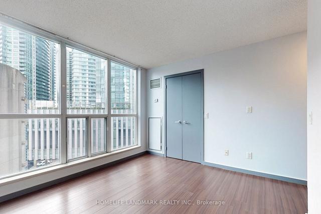 612 - 8 York St, Condo with 2 bedrooms, 2 bathrooms and 1 parking in Toronto ON | Image 2