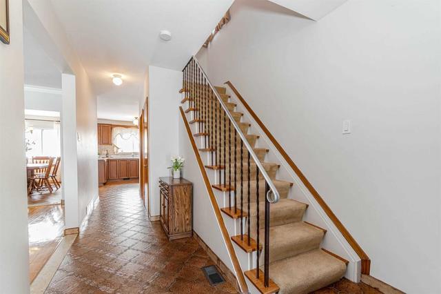 15 Gotham Crt, House semidetached with 3 bedrooms, 3 bathrooms and 4 parking in Toronto ON | Image 33