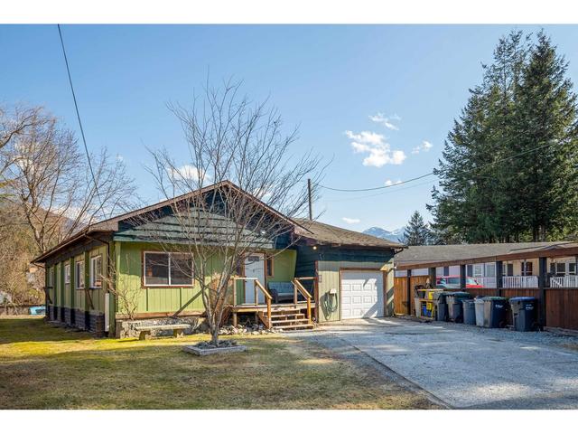 23 Bracken Parkway, House detached with 4 bedrooms, 2 bathrooms and 5 parking in Squamish BC | Image 19