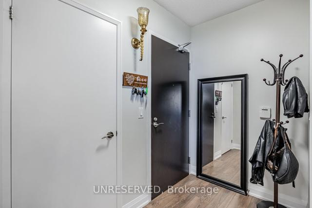 2210 - 9 Valhalla Inn Rd, Condo with 2 bedrooms, 1 bathrooms and 1 parking in Toronto ON | Image 12
