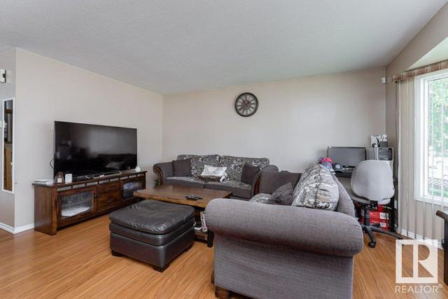 3609 42 Av Nw, House detached with 3 bedrooms, 2 bathrooms and null parking in Edmonton AB | Image 3