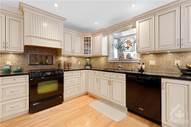 6 Basford Crescent, House detached with 4 bedrooms, 4 bathrooms and 6 parking in Ottawa ON | Image 7