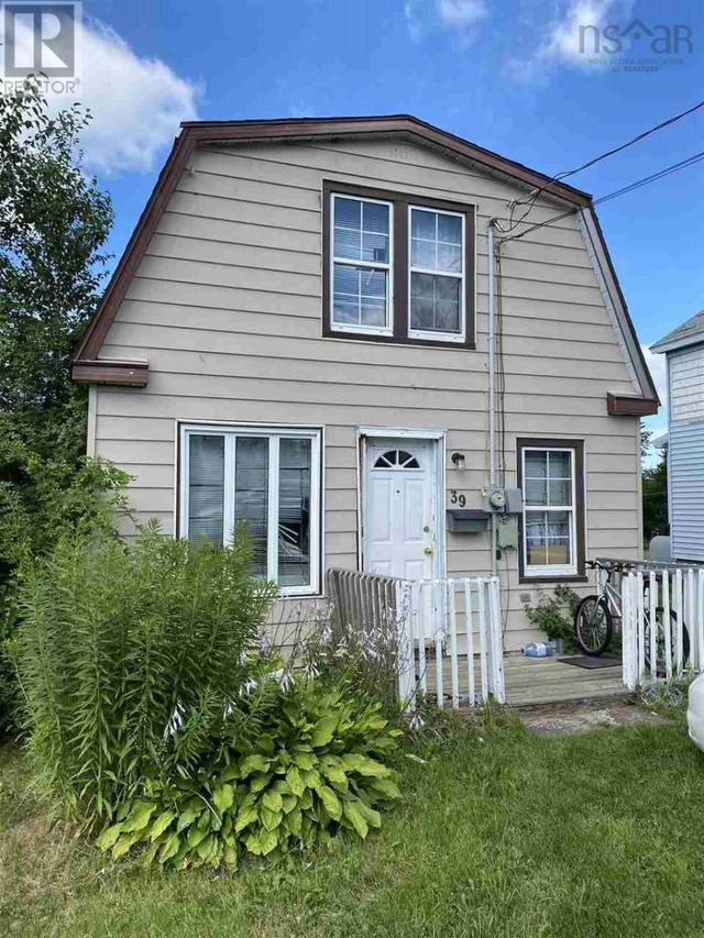 39 Richmond Street, House detached with 2 bedrooms, 1 bathrooms and null parking in Cape Breton NS | Image 1