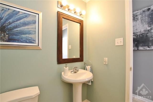 56 Landover Crescent, Townhouse with 3 bedrooms, 3 bathrooms and 2 parking in Ottawa ON | Image 2