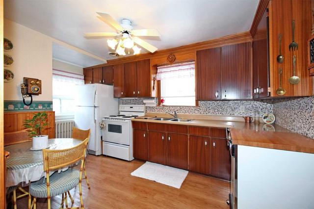 80 Adair Rd, House detached with 2 bedrooms, 2 bathrooms and 2 parking in Toronto ON | Image 6