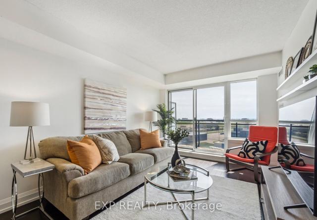 708 - 55 De Boers Dr, Condo with 1 bedrooms, 1 bathrooms and 1 parking in Toronto ON | Image 2