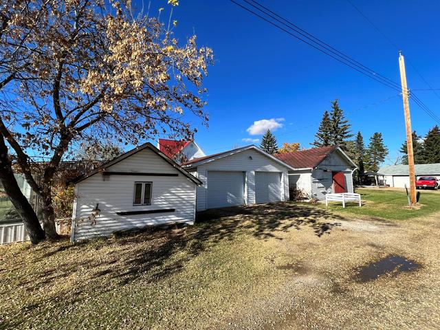 1105 Robert Street, House detached with 5 bedrooms, 2 bathrooms and 4 parking in Camrose County AB | Image 25